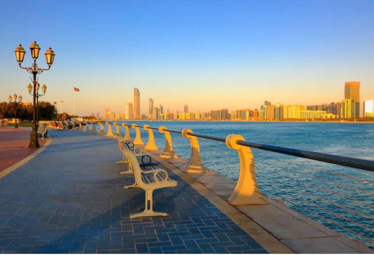 Corniche Street - For Males "Peaceful Bed Space" Abu Dhabi Exterior foto