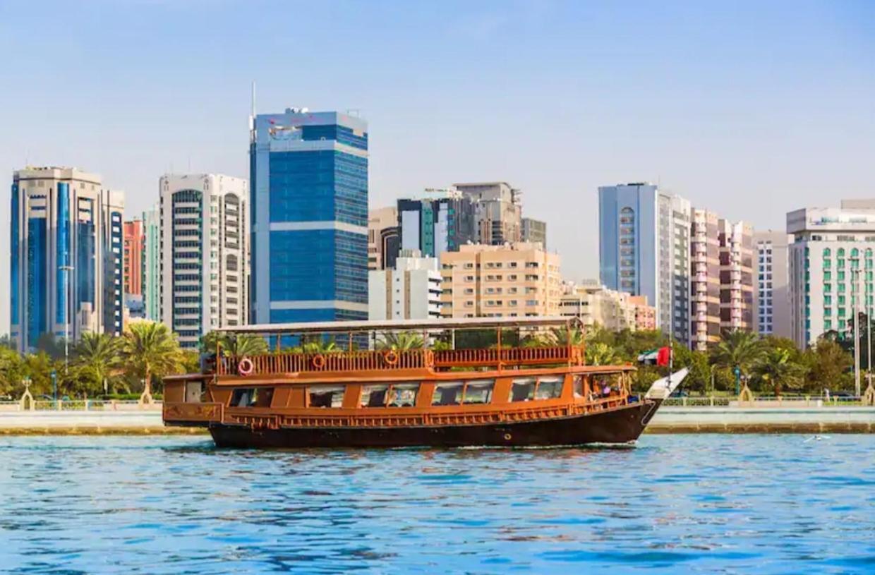 Corniche Street - For Males "Peaceful Bed Space" Abu Dhabi Exterior foto